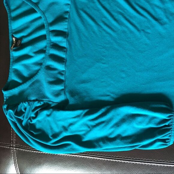 Guess top women’s size medium turquoise aqua long shirt good coverage modest - Picture 7 of 9
